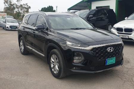 Black Hyundai 2023 parked in Beirut Lebanon