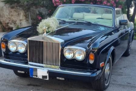 Dark Blue vintage Rolls Royce Corniche with luxurious flower decoration